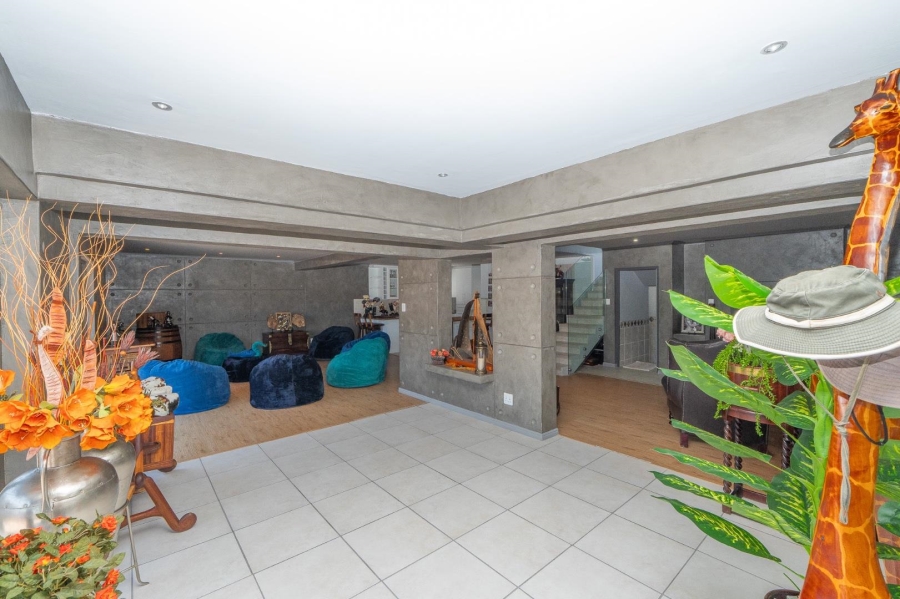 7 Bedroom Property for Sale in Myburgh Park Western Cape